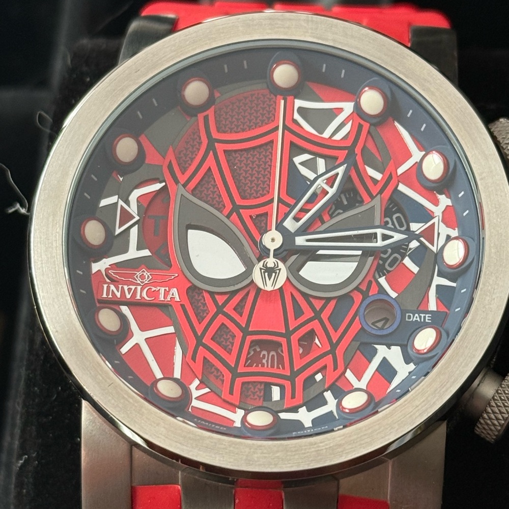 Invicta Spider-Man Limited Edition 0135/3000 Chrono Watch - Picture 14 of 16
